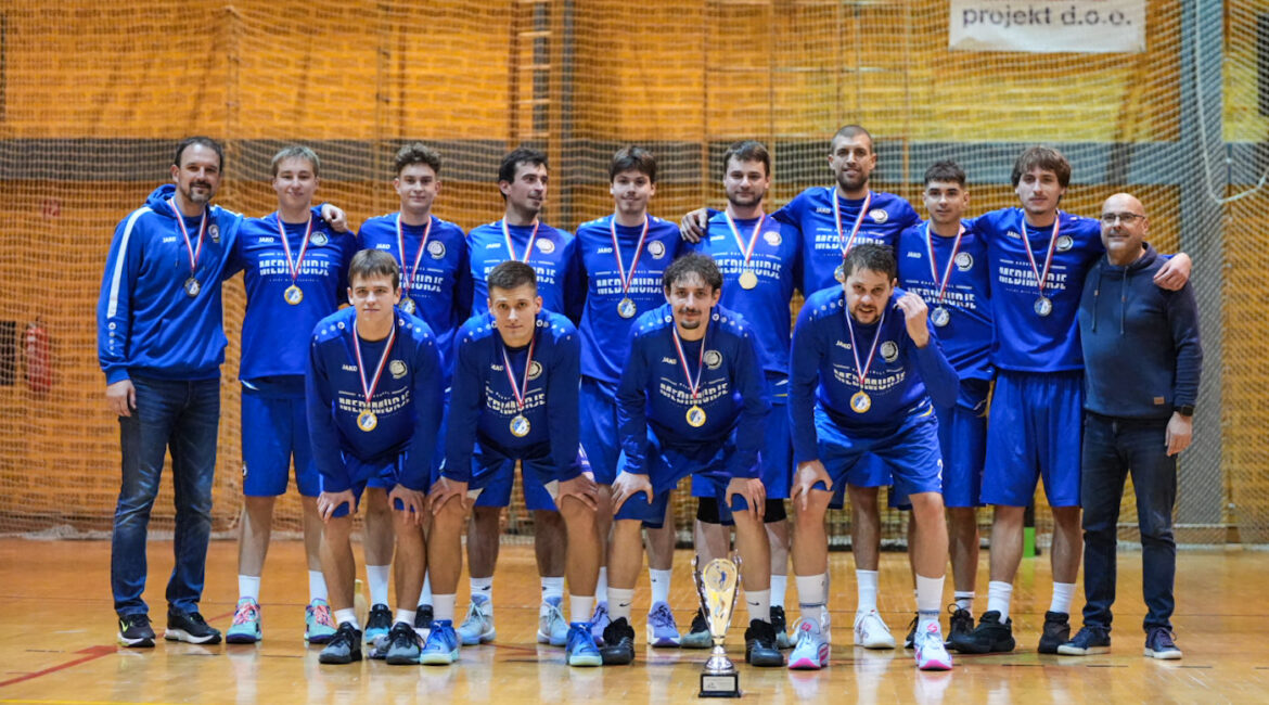 Međimurje s peharom i medaljama za osvojeni kup